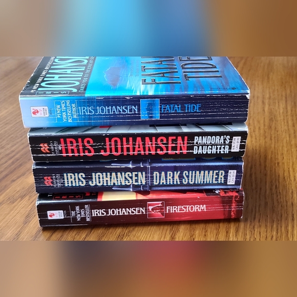 Iris Johansen Suspense Novels Bundle #2 - Picture 6 of 6